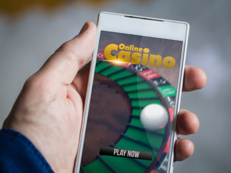 Umetna inteligenca v spletnih igralnicah: ko algoritmi mešajo karte